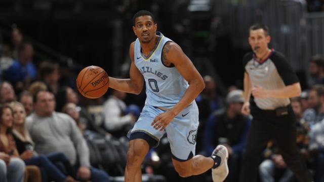 奥迪召开发布会展示2026赛季概念车，拜仁众将与车进行合影（奥迪发布会亮相2026赛季概念车，拜仁球员现场合影）