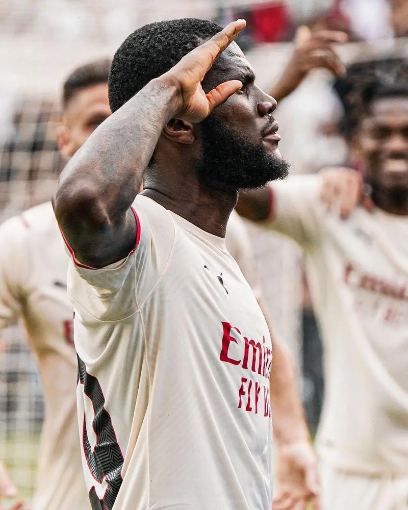 此前对阵拜仁时扭伤左膝，努诺-门德斯本周四恢复了训练（此前战拜仁左膝扭伤，努诺-门德斯已于周四复训）