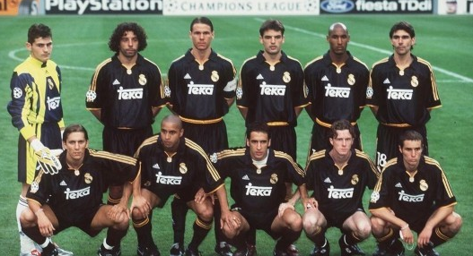 他这次传球完全是大师级别（这一脚传球堪称大师手笔）