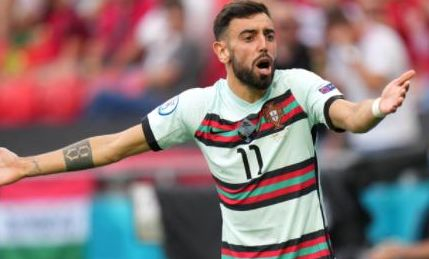 每体：若接受手术奥尔莫要缺阵4个月，因此巴萨选择保守治疗（每体：手术恐缺席4个月，巴萨为奥尔莫选择保守治疗）