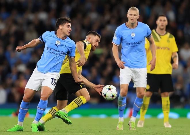 热议U22男足输越南：五后卫+偏哨都输了，非要国际日去忙全运（U22国足负越南引热议：五后卫保守难奏效，疑似偏哨也难救场，国际比赛日仍分心全运会）