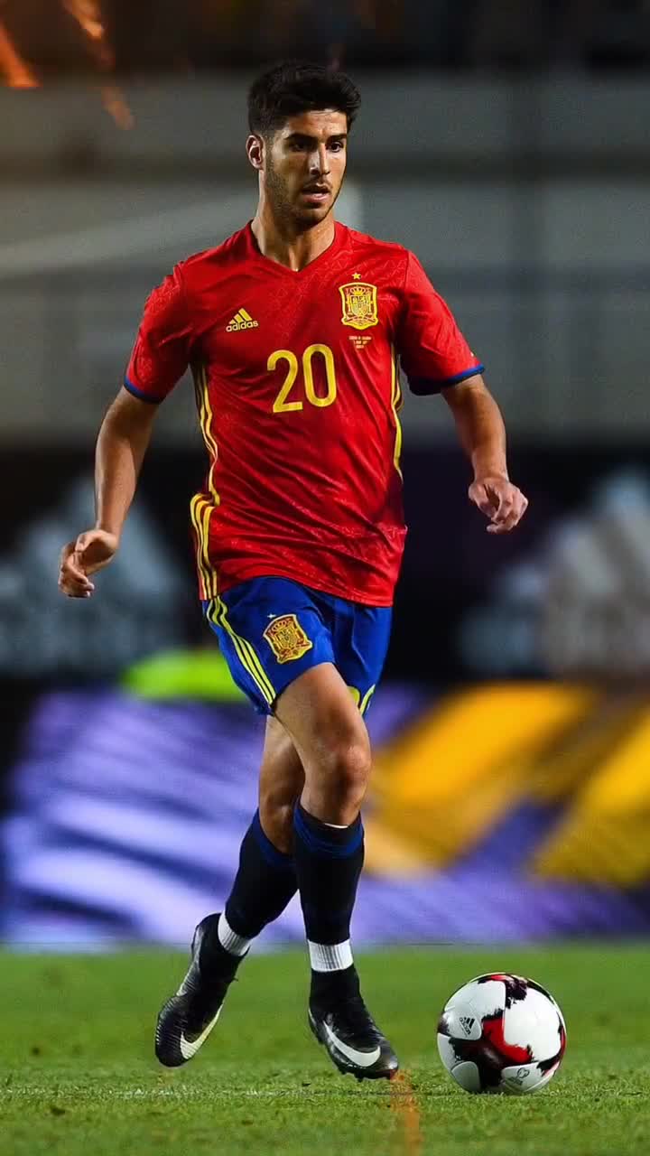 记者：努涅斯本可能在2020年加盟米兰，但最终被本菲卡签下（记者：努涅斯曾接近在2020年加盟米兰，最终由本菲卡完成签约）