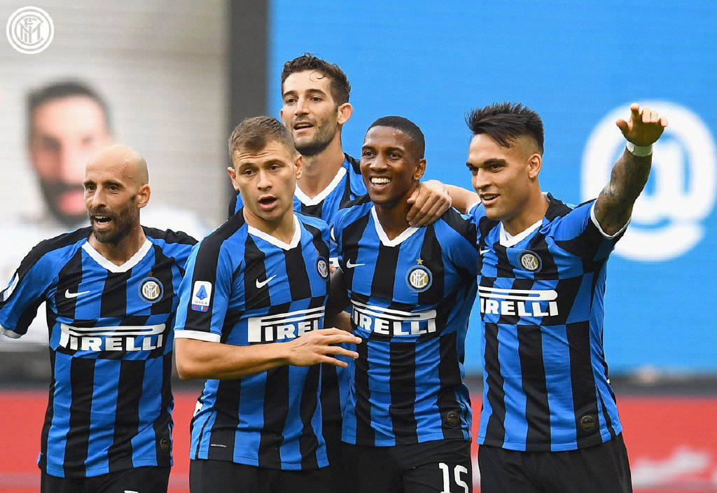 教练公开怒喷裁判，记者会炸裂