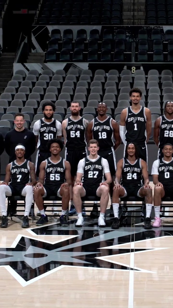 独领风骚，目前欧冠前8球队英超占4席，其余四大联赛各出1队（英超统治欧冠八强：四队晋级，其余四大联赛各一队）