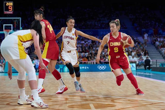 徐阳：邵佳一的融合与沟通能力强；希望更多年轻教练挺身而出（徐阳称邵佳一融合与沟通出色，盼更多年轻教练挺身而出）