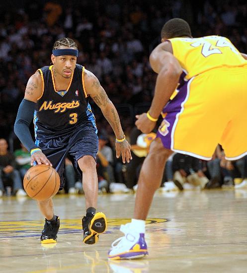 足协杯官方发布决赛纪念产品：纪念徽章38元，围巾58元（足协杯官方上架决赛纪念周边：徽章38元、围巾58元）