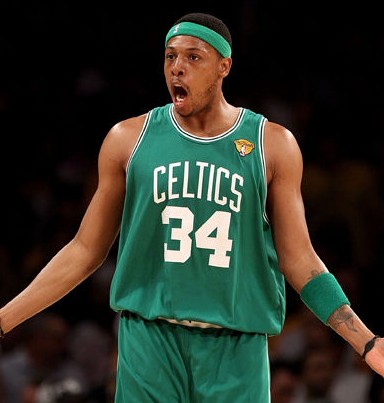 年轻门将迅速成长，被誉为未来之星（年轻门将飞速进步，被视为明日之星）