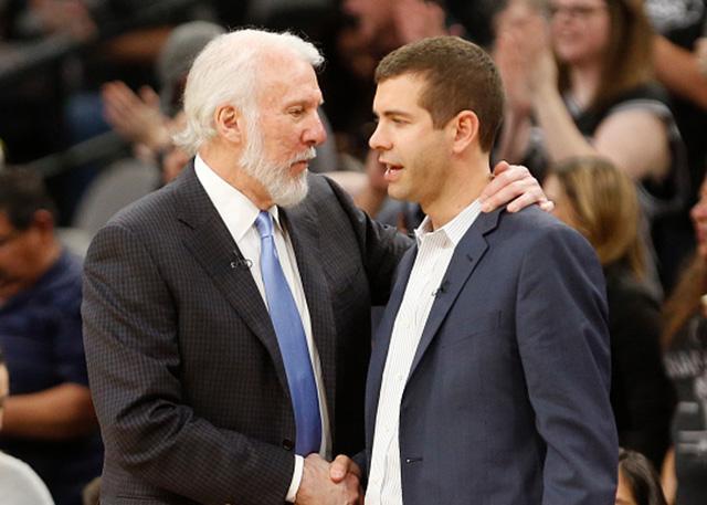 曼晚：不败加冕，阿莫林称曼联已克服了重大的心理障碍（曼晚：以不败姿态登顶，阿莫林称曼联已跨过心理大关）