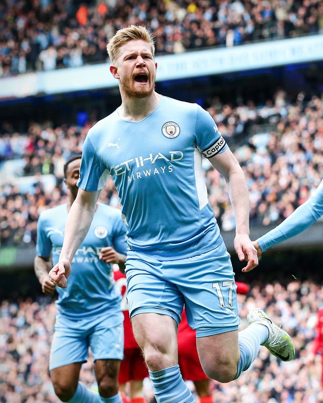 足球国足新一期集训名单公布，两名新人首次入选引热议（国足新一期集训大名单出炉，两名新人首度入选引发热议）