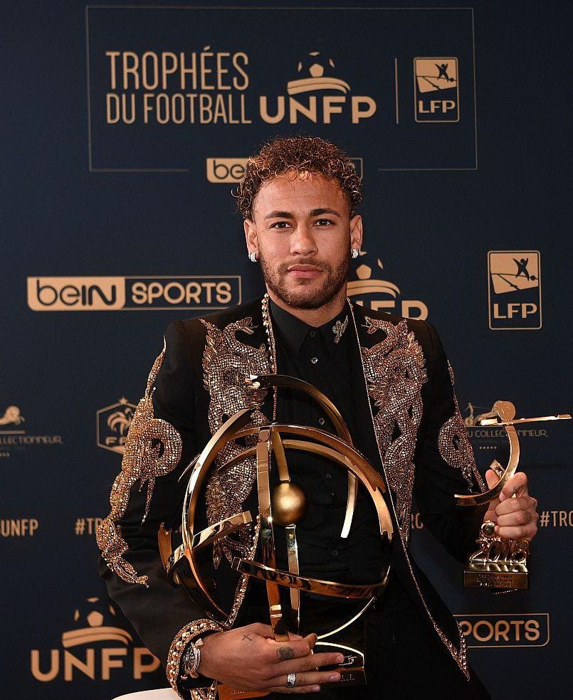 翻修球场，“连滚带爬”为的是“从从容容”（修缮球场，眼下忙乱只为日后从容）